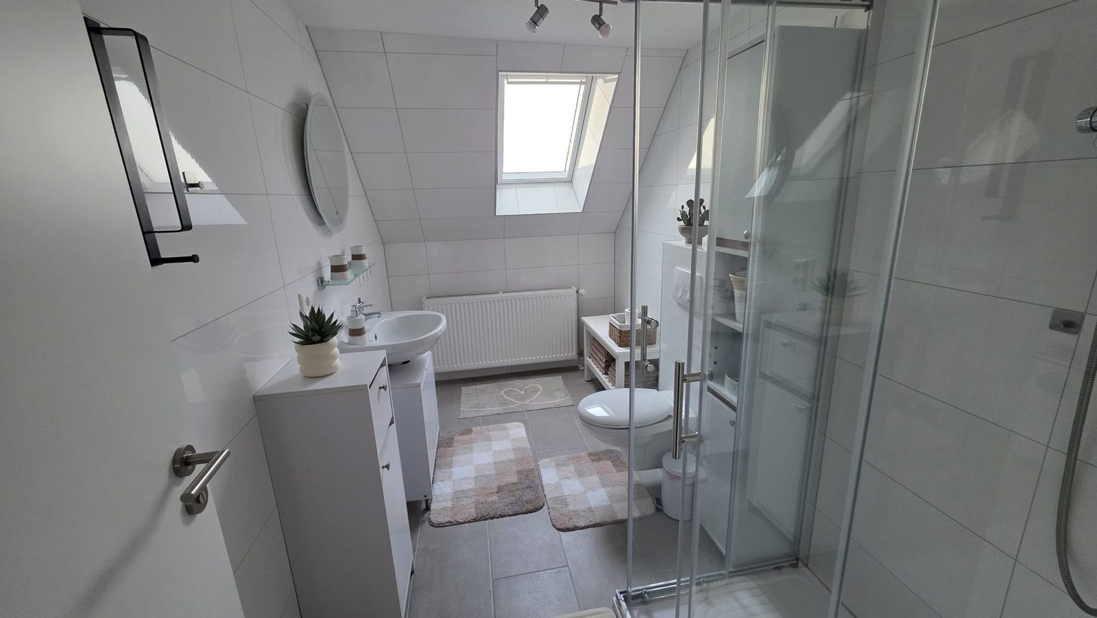 Modernes Badezimmer