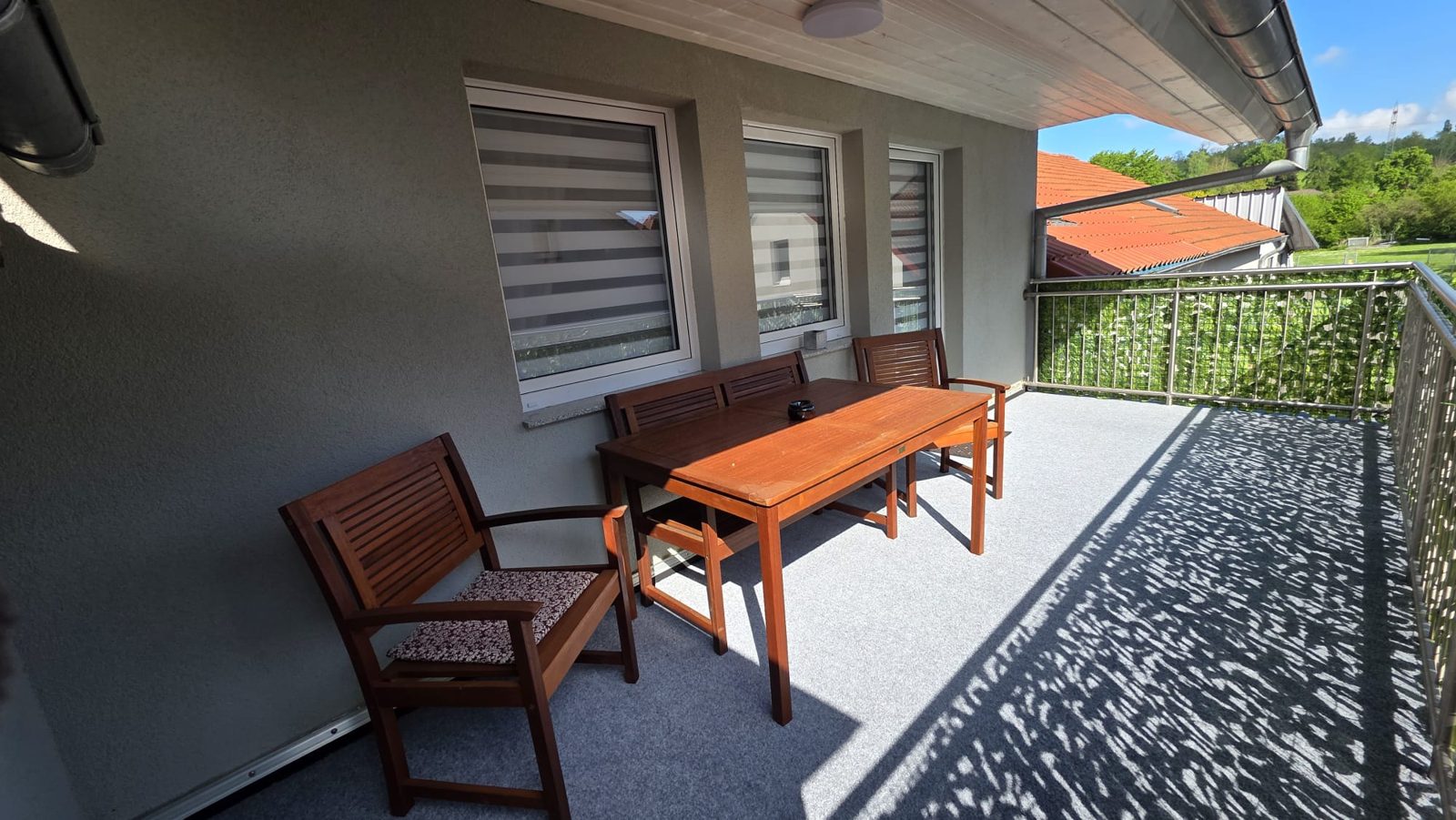 Balkon mit Sitzgelegenheit